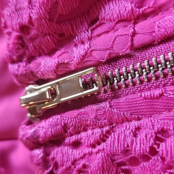 Bebe Scallop Lace Open Back Mini Stretch Dress Hot Pink NWT Medium Long Sleeve - Picture 11 of 11